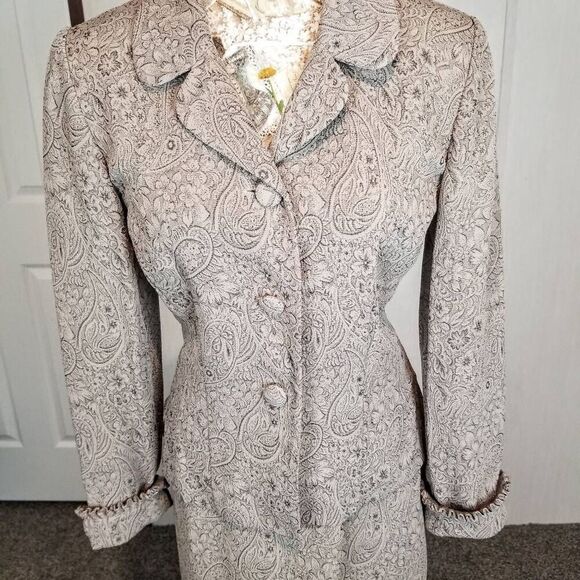 Leslie Fay Neutral Paisley & Floral Ruffled Sleeve Feminine Skirt Suit - Picture 3 of 7